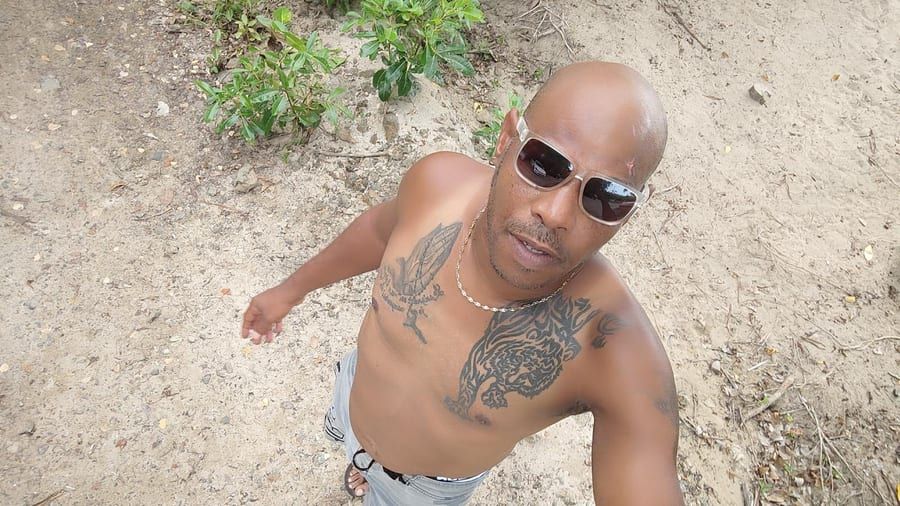 Sebti - Site de rencontre gay à Riom Profil de Sebti, 33 ans, Site de rencontre gay à Riom (Grisons)