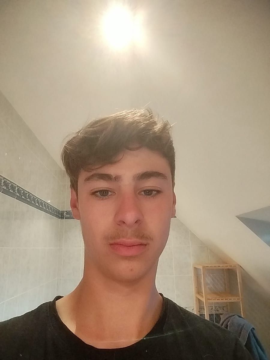 Abdelkarim - Site de rencontre gay à Fex Profil de Abdelkarim, 22 ans, Site de rencontre gay à Fex (Grisons)