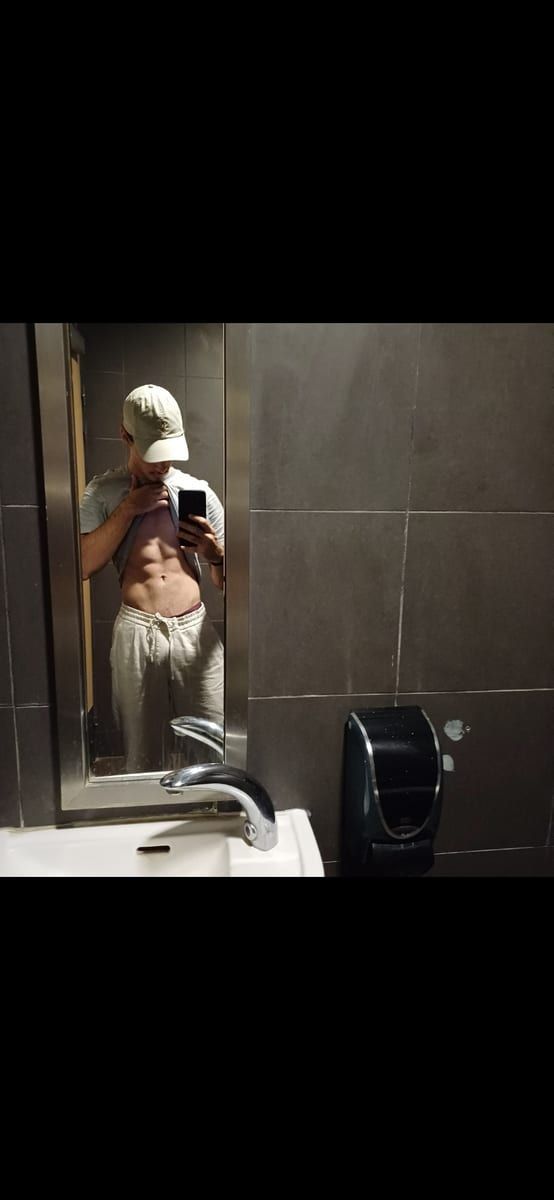Zeineddine - Site de rencontre gay à Cazis Profil de Zeineddine, 22 ans, Site de rencontre gay à Cazis (Grisons)