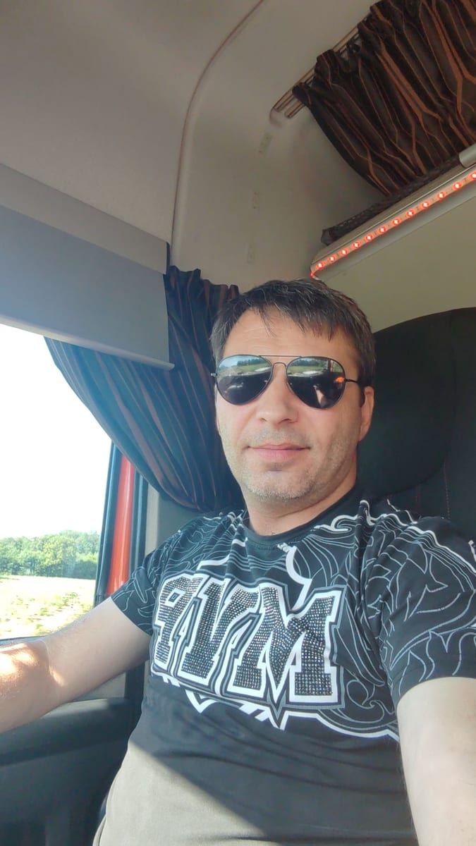 Maelik - Site de rencontre gay à Scharans Profil de Maelik, 45 ans, Site de rencontre gay à Scharans (Grisons)