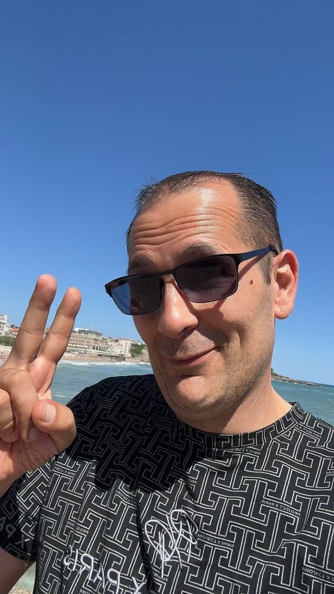 Pape - Site de rencontre gay à Rueun Profil de Pape, 37 ans, Site de rencontre gay à Rueun (Grisons)