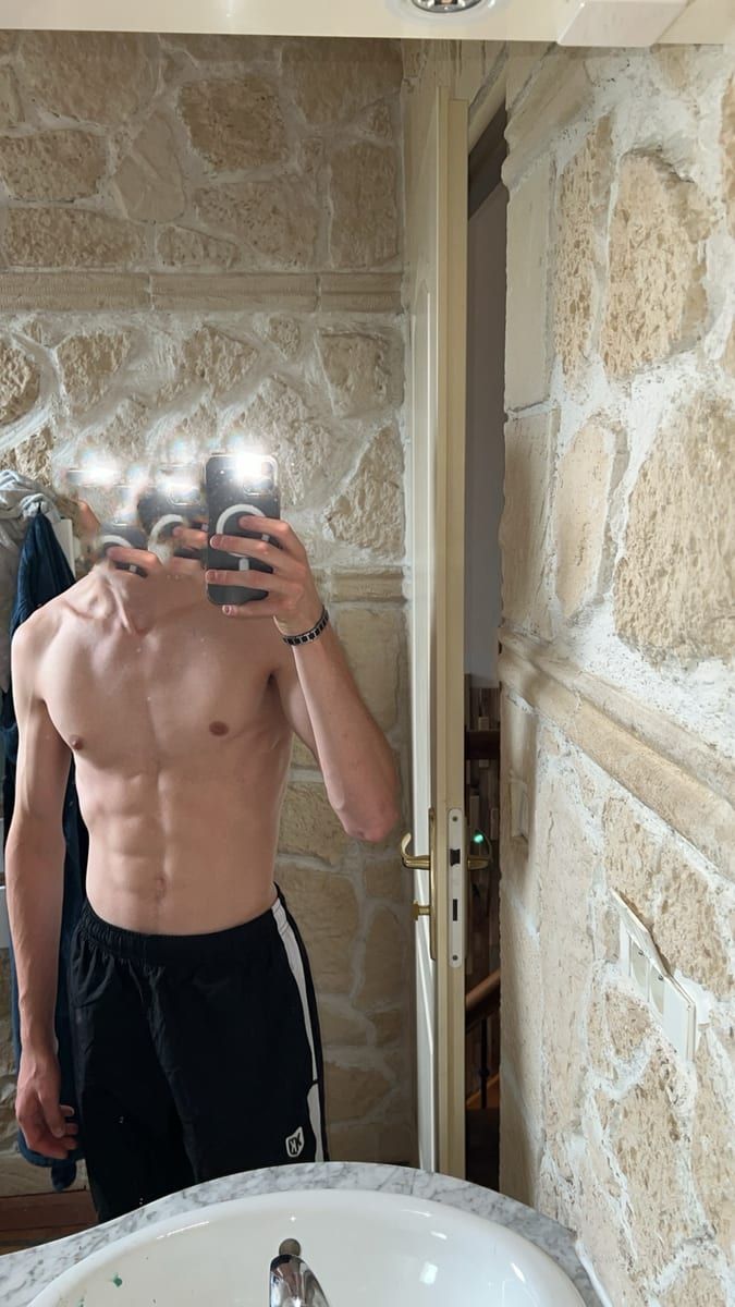 Naoufal - Site de rencontre gay à Riom Profil de Naoufal, 23 ans, Site de rencontre gay à Riom (Grisons)