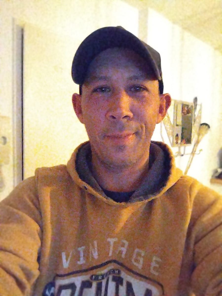 Thibaud - Site de rencontre gay à Brail Profil de Thibaud, 42 ans, Site de rencontre gay à Brail (Grisons)