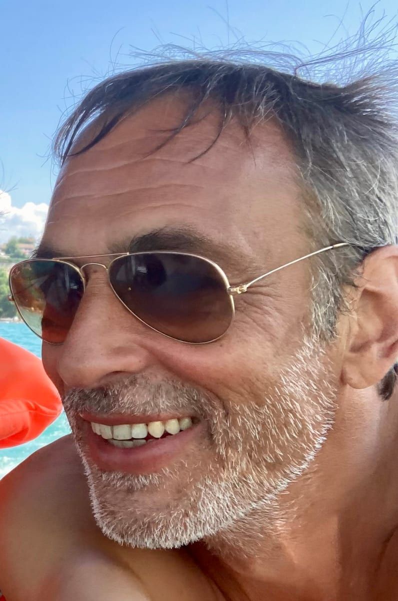 Iskandar - Site de rencontre gay à Ladir Profil de Iskandar, 40 ans, Site de rencontre gay à Ladir (Grisons)