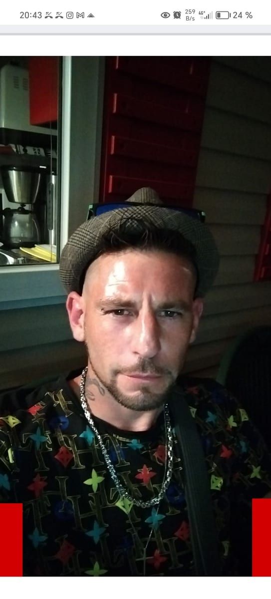 Isaack - Site de rencontre gay à Molinis Profil de Isaack, 22 ans, Site de rencontre gay à Molinis (Grisons)