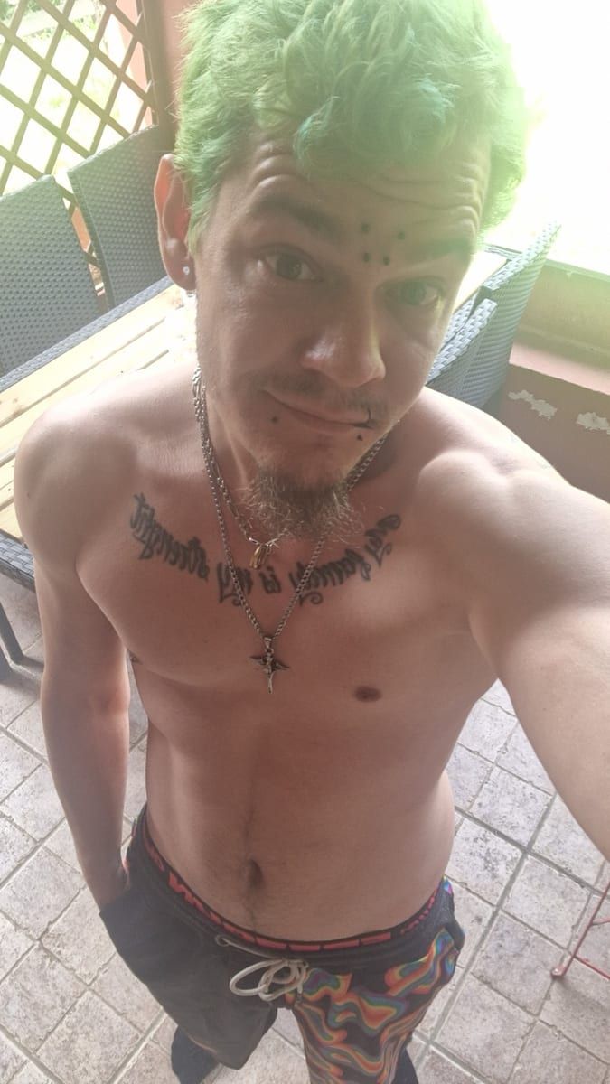 Bran - Site de rencontre gay à Zuchwil Profil de Bran, 33 ans, Site de rencontre gay à Zuchwil (Soleure)