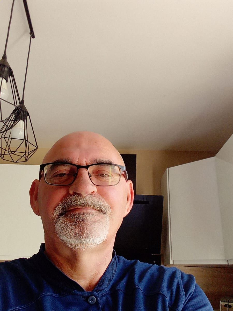 Zvonko - Site de rencontre gay à Sedrun Profil de Zvonko, 44 ans, Site de rencontre gay à Sedrun (Grisons)