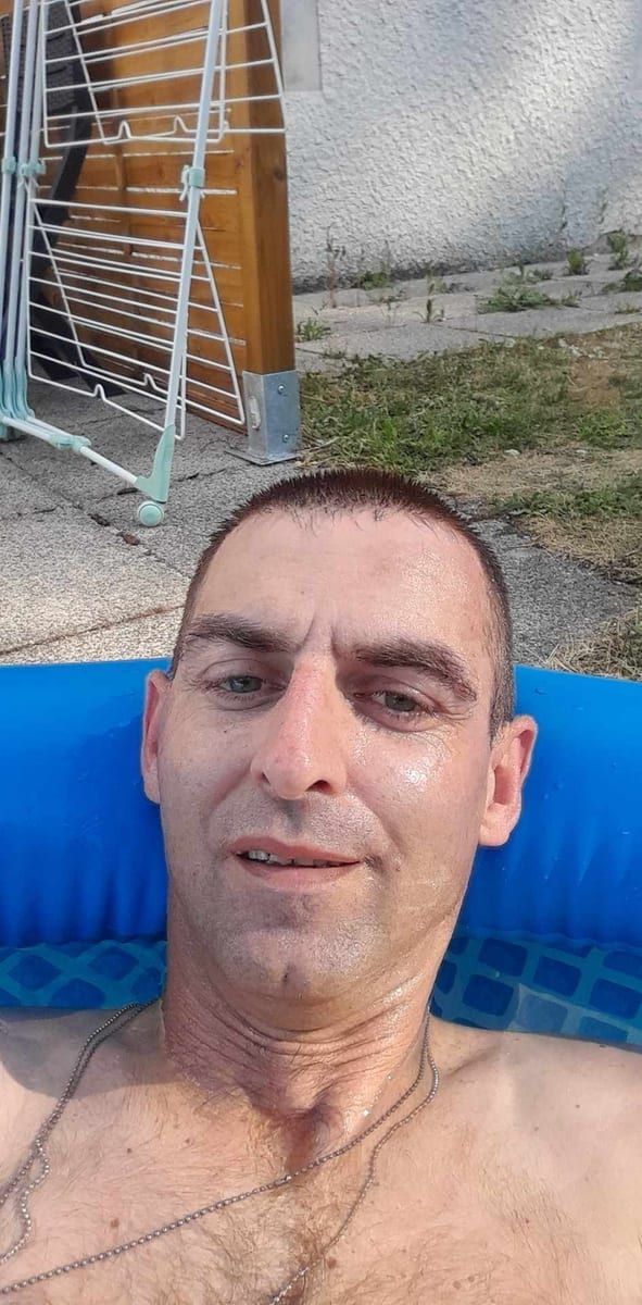 Levin - Site de rencontre gay à Andiast Profil de Levin, 44 ans, Site de rencontre gay à Andiast (Grisons)