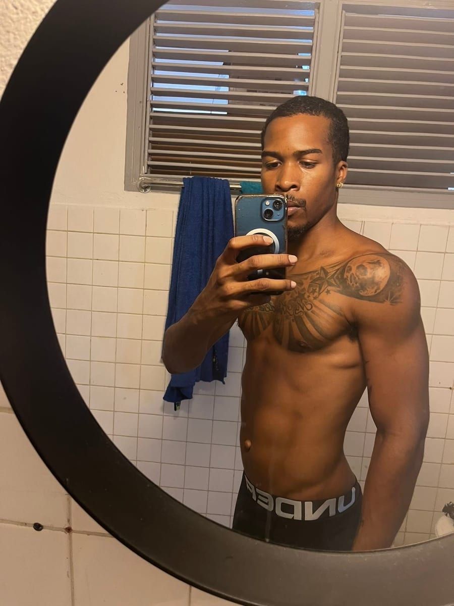 Mattéo - Site de rencontre gay à Sent Profil de Mattéo, 44 ans, Site de rencontre gay à Sent (Grisons)