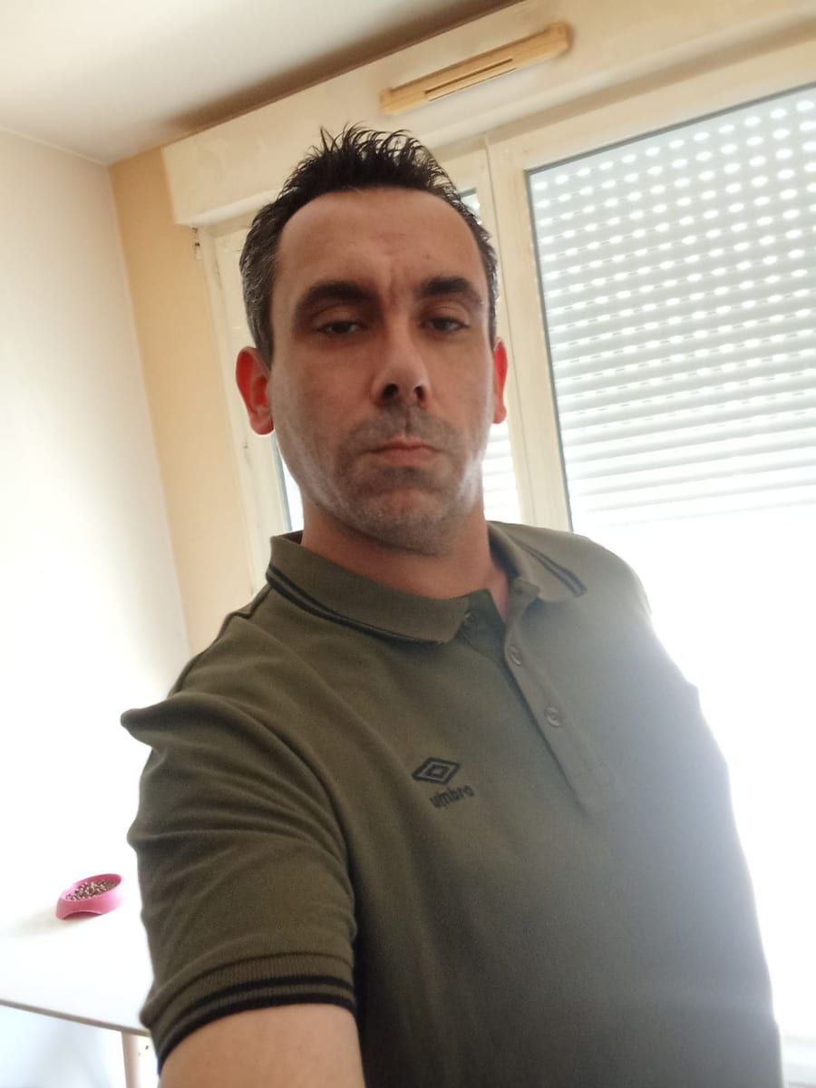 Cris - Site de rencontre gay à Vich Profil de Cris, 32 ans, Site de rencontre gay à Vich (Vaud)