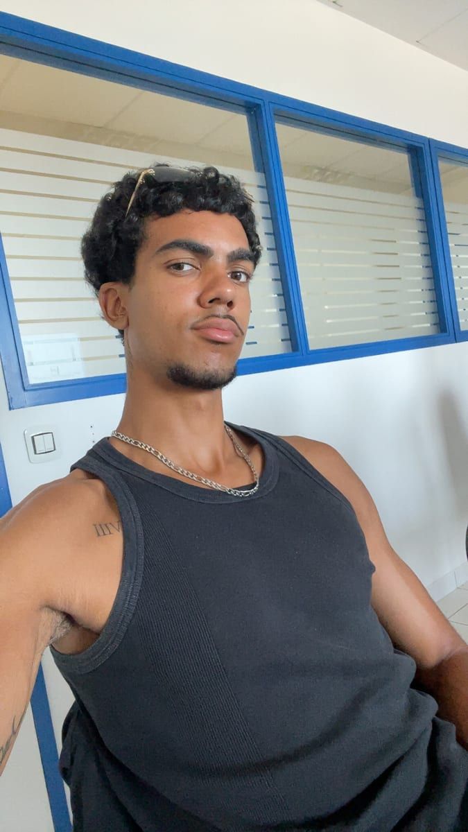 Semih - Site de rencontre gay à Pratval Profil de Semih, 22 ans, Site de rencontre gay à Pratval (Grisons)
