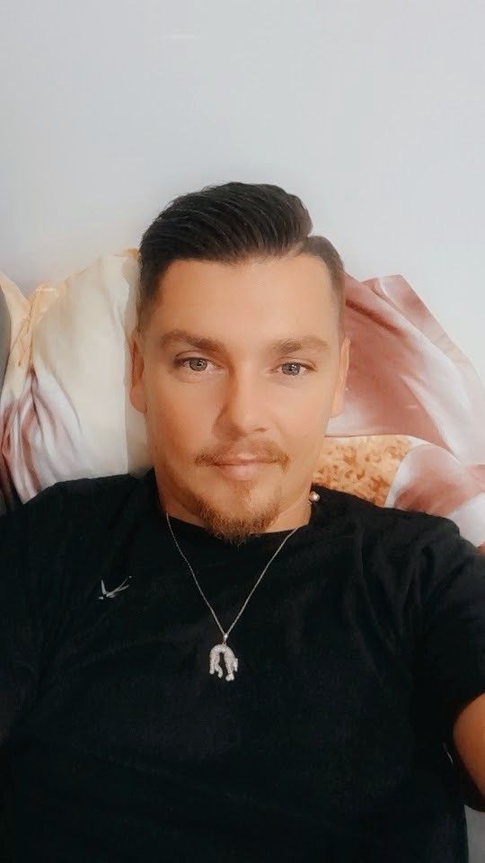 Adil - Site de rencontre gay à Mutten Profil de Adil, 27 ans, Site de rencontre gay à Mutten (Grisons)